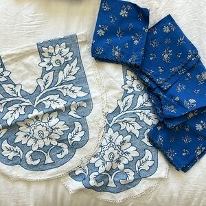 Set of 4 Doen Napkins and 2 Vintage Table Runners
